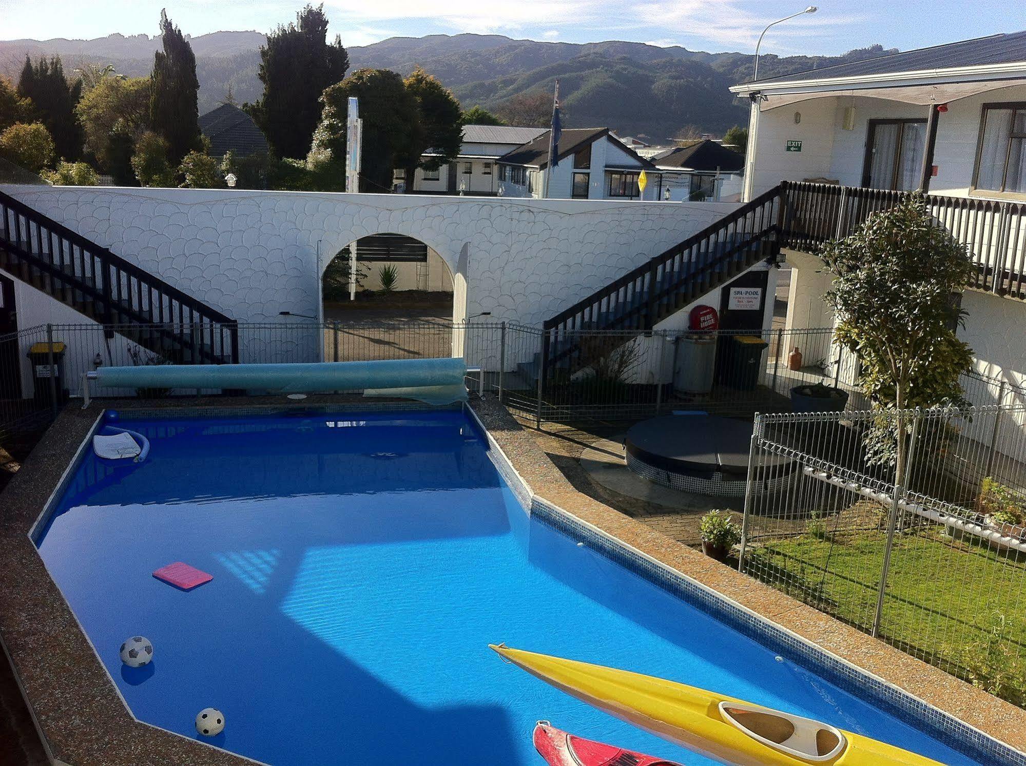 Hawks 4* Upper Hutt