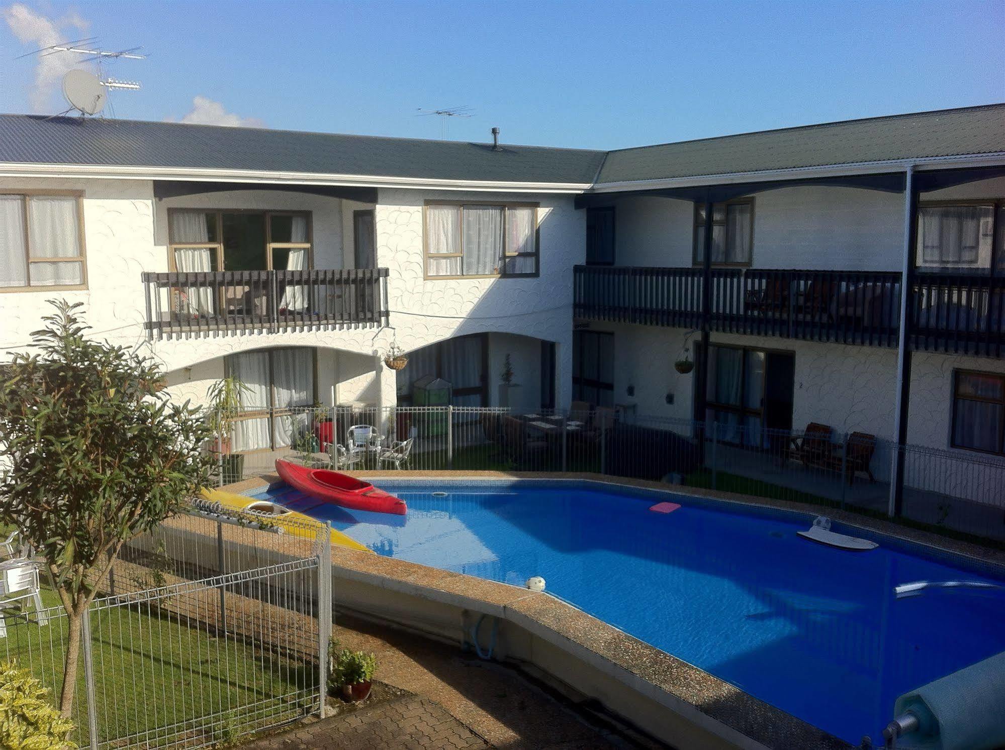 Hawks Motel 4*