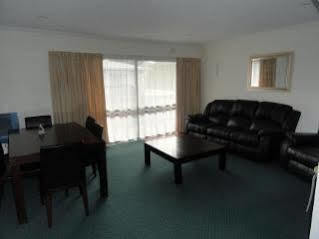 Hawks Motel